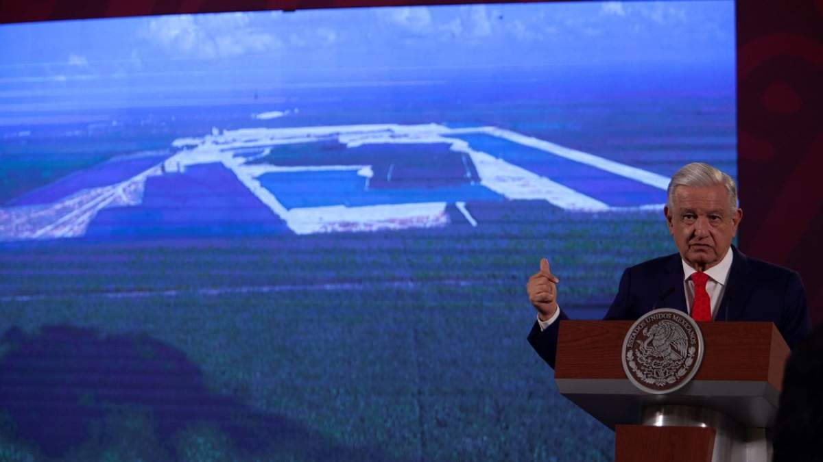 AMLO muestra una imagen de Calica en una conferencia mañanera
