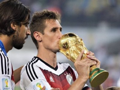 El equipo que tendrá a Klose como ayudante de campo post coronavirus