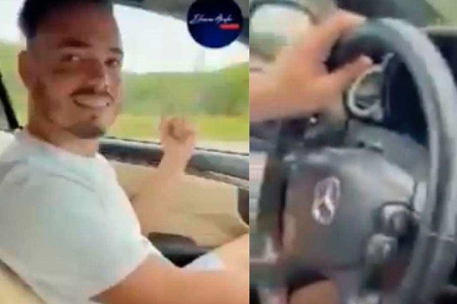 Sandro Castro manejando un automóvil Mercedes Benz