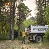 Cuáles son las tareas de los brigadistas que combaten el fuego en el Lago Steffen