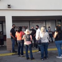 BC: militantes protestan afuera de "casa Morena" contra imposiciones de Delgado