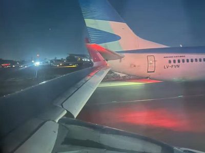 Un avión de Aerolíneas Argentinas chocó contra otra aeronave en el aeropuerto de Santiago de Chile