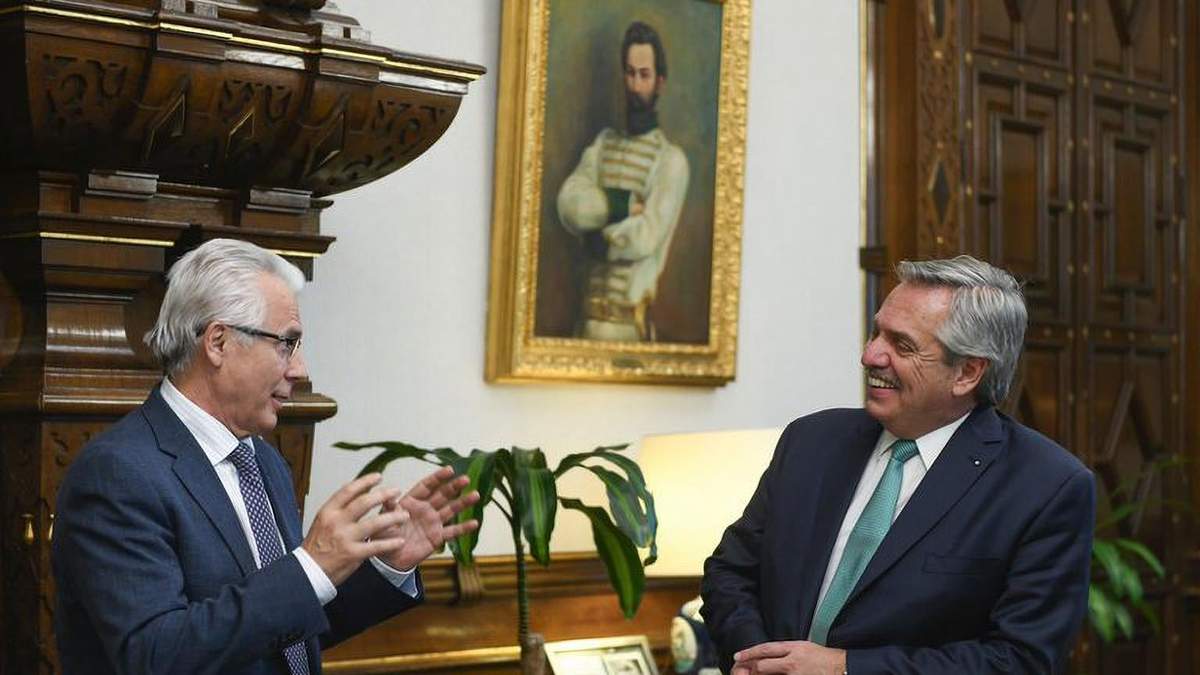 Baltasar Garzón Real con Alberto Fernández. Fuente; (Twitter)