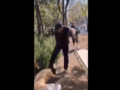 Golpean a mujer trans durante operativo de desalojo en la Alameda (Video)