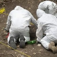 Exhuman más de 300 cadáveres tras enfrentamientos de cárteles en Frontera Chica