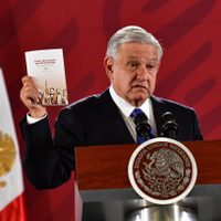 AMLO pone en circulación 10 mil ejemplares del PND; 'no es un Tafil”, dice
