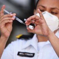 Por "dosis de refuerzo", el mundo gastará en vacunas 157 mil millones de dólares