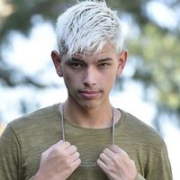 ¿Como Cande Tinelli? El inesperado tatuaje en el cuello de Chyno Agostini, el hijo de Nazarena Vélez
