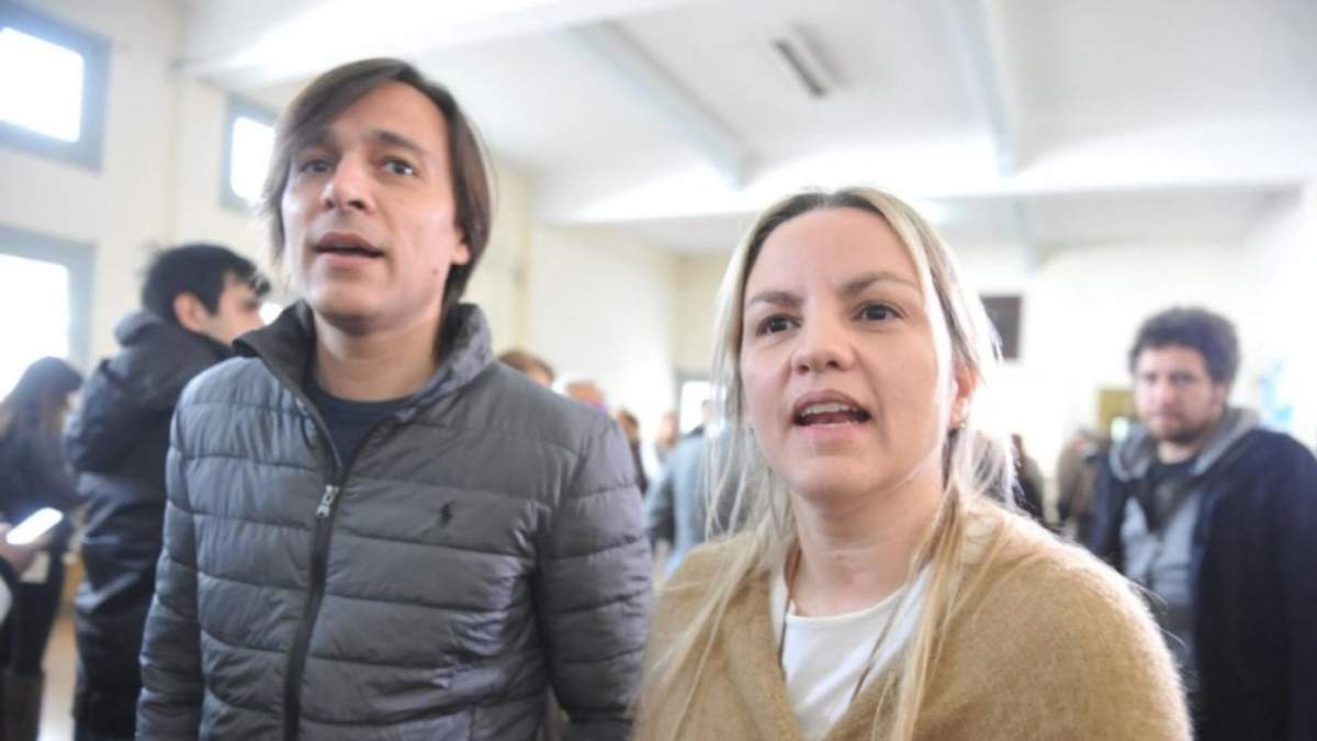 Carolina Píparo junto a su pareja, Juan Ignacio Buzali. Fuente: (Twitter)