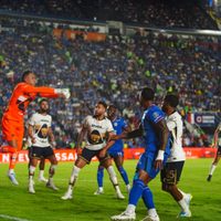 Cruz Azul domina, pero no concreta; Pumas le arranca el empate (Videos)