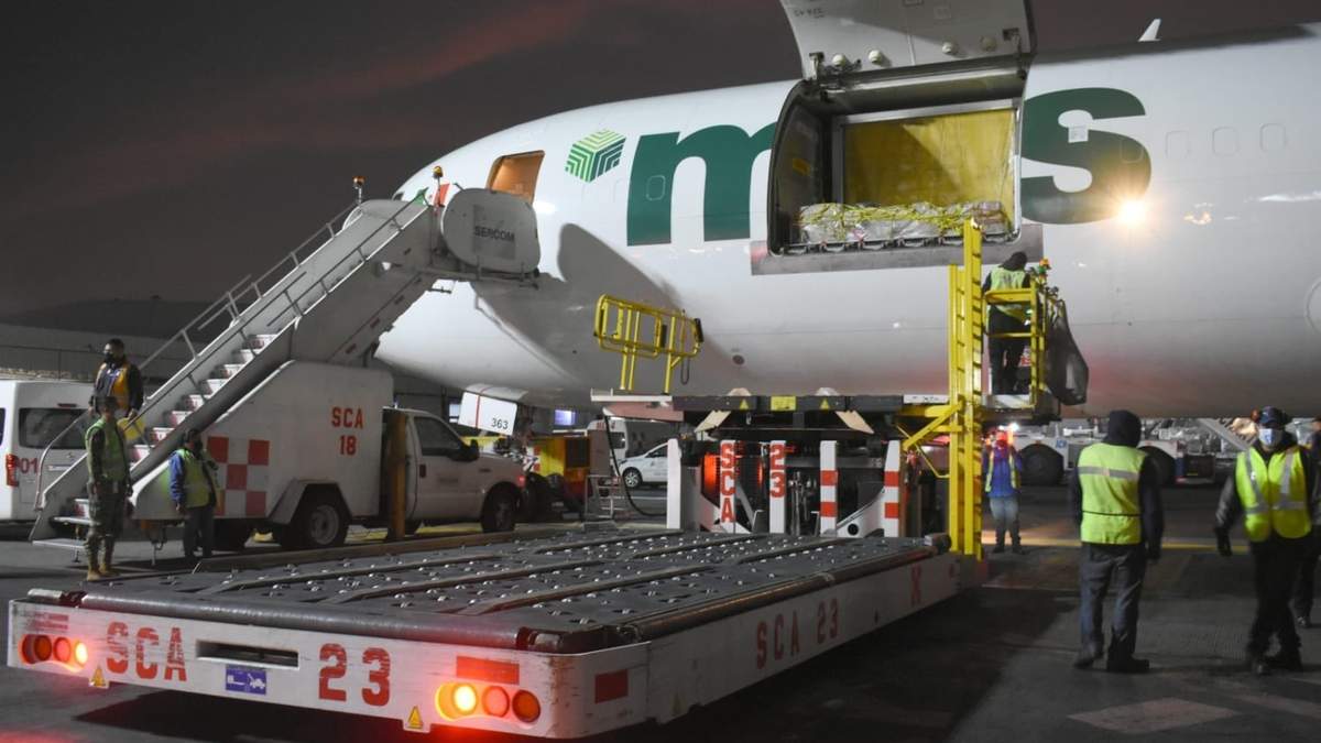 El embarque de vacunas llegó al AICM