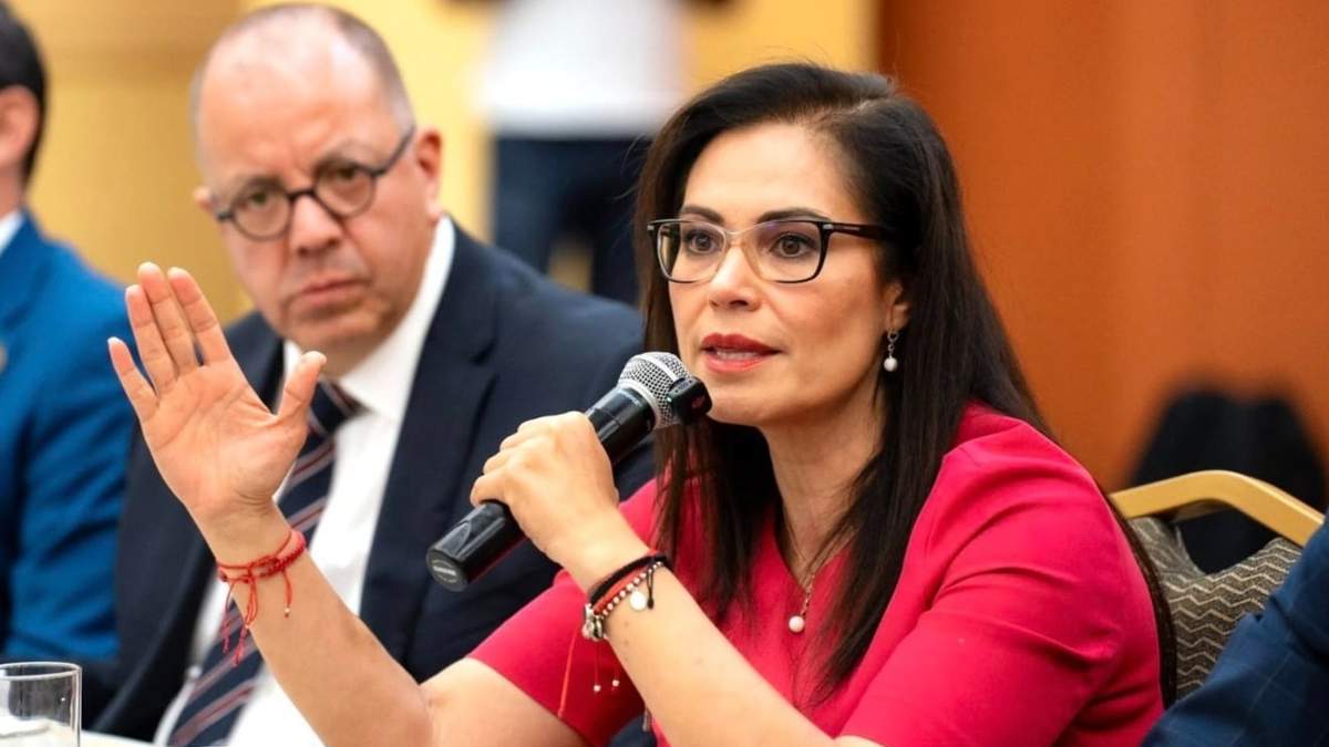 Alejandra Gutiérrez. Del azul al naranja