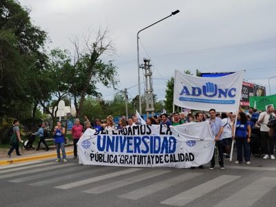 Ante la crisis presupuestaria que enfrenta la UNCo, la intersindical le envió una carta al gobernador Figueroa