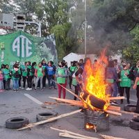 Corte total en el puente que une Cipolletti y Neuquén, por la protesta de ATE
