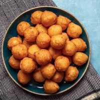 Puffs de batata: crocantes por fuera y cremosos por dentro, el complemento ideal de tus picadas