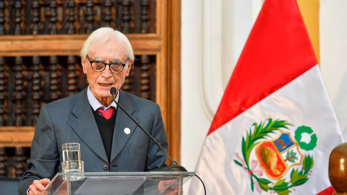 Héctor Béjar Rivera, excanciller de Perú. Fuente: (Twitter)
