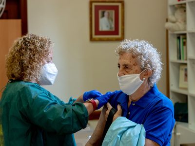 La vacuna rusa fue aprobada para personas mayores de 60 años