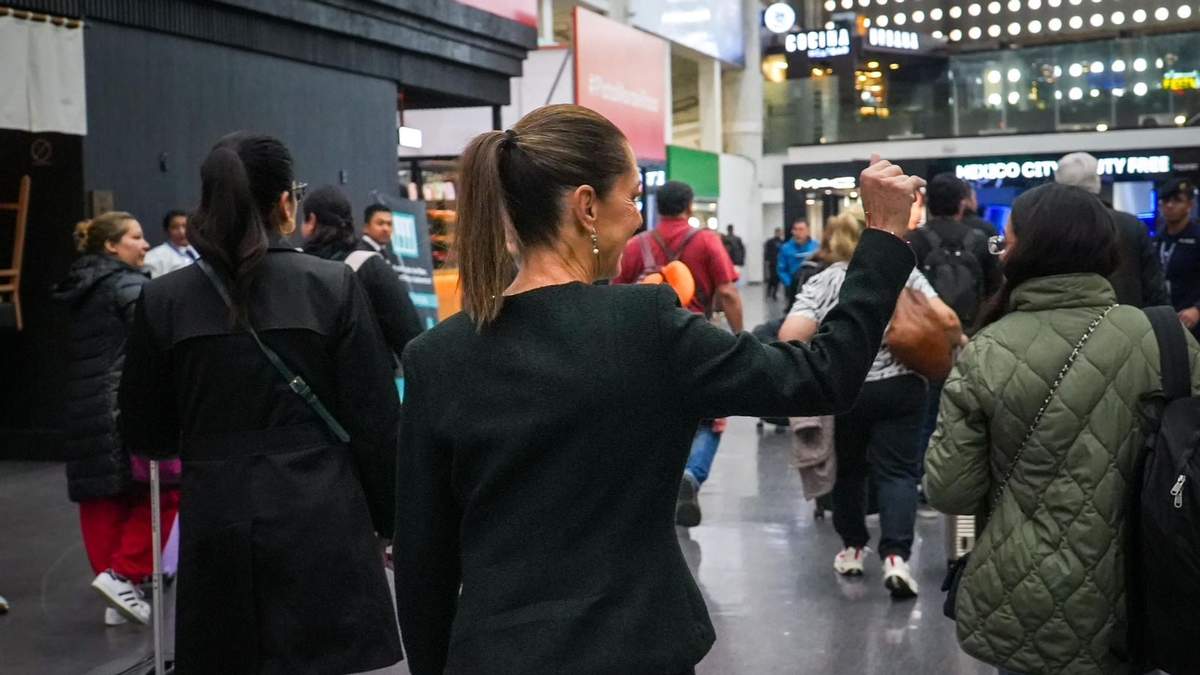 Claudia Sheinbaum este domingo antes de abordar su vuelo rumbo a Brasil para participar en el G20