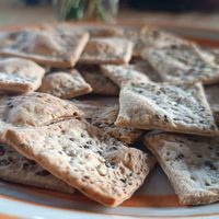 Galletas saladas con cebolla de verdeo: si no querés una merienda dulce, probá esta receta ideal para picotear