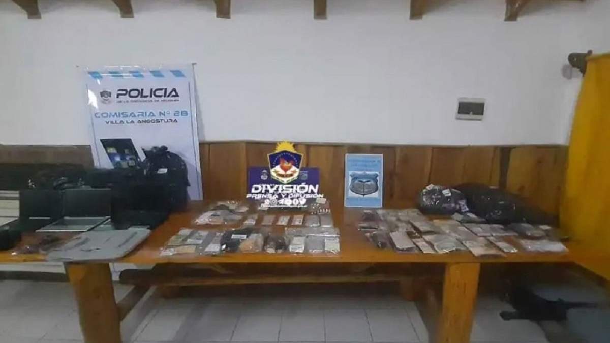 En una cabaña de Villa La Angostura secuestraron múltiples objetos robados. Fuente (Policía Neuquén)