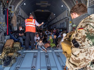 Alemania suspende las evacuaciones en Kabul tras el doble atentado terrorista