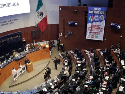 Senadores oficialistas aprueban leyes secundarias para Pemex y la CFE