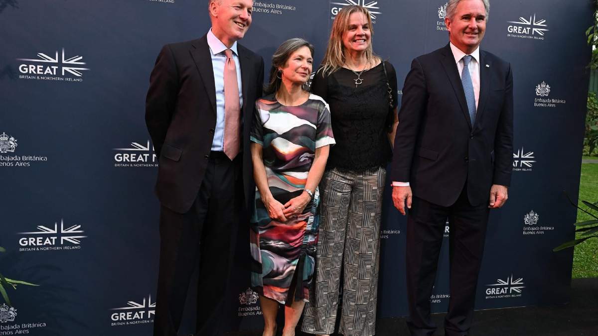 El canciller Pablo Quirno estuvo en la fiesta del Rey Carlos III.