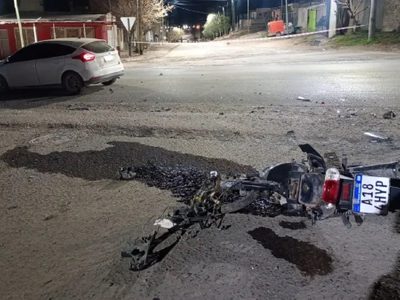 Identificaron al motociclista que murió tras chocar contra un auto que invadió su carril