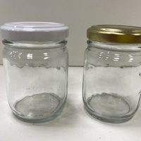 Con un frasco de vidrio y esos sorbetes que pensabas tirar, creá el velador más lindo y original para tu mesa de luz