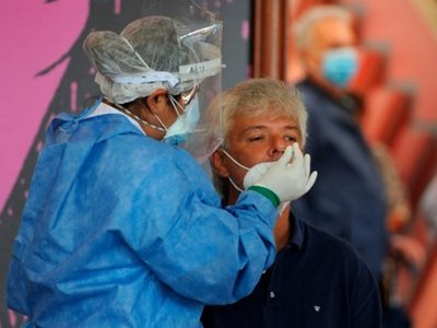 Volvieron a subir los casos de coronavirus en Argentina y superaron los 5 mil