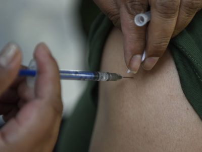 Coronavirus salió de Wuhan, "estoy convencido": Fundador de Moderna