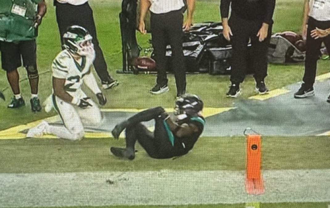 Tyreek Hill, de los Dolphins, se disloca la rodilla izquierda ante los Jets