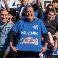A puro color, los hinchas tombinos volvieron al Gambarte