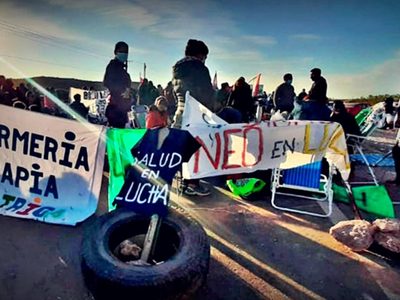 Los autoconvocados de Salud en Neuquén no dejan los cortes ni con mal tiempo