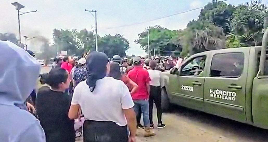 Habitantes de Totolapan impiden el paso de elementos del Ejército durante un operativo en esa demarcación