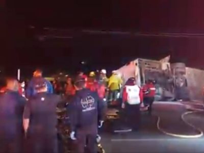 Volcadura de autobús de pasajeros e n Playas Rosarito deja siete muertos y 35 heridos