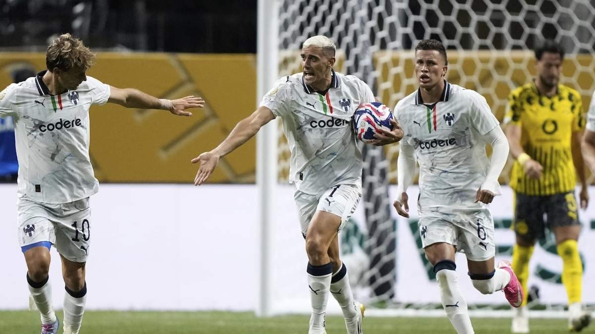 Germán Berterame reacciona tras anotar el primer gol de Monterrey ante Borussia Dortmund