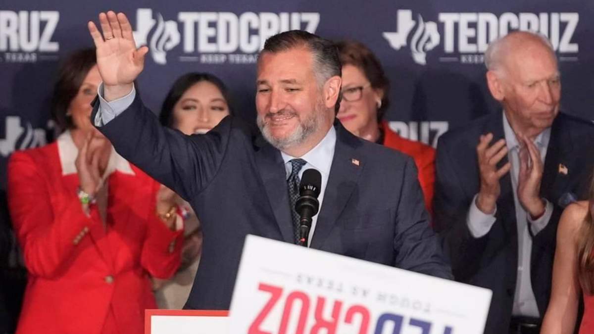 El senador republicano de Texas Ted Cruz habla durante una fiesta del partido la noche electoral, el martes 5 de noviembre de 2024 en el Marriott Marquis de Houston