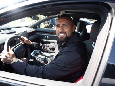 Millonario regalo de Colo Colo: el auto que le regalaron a Arturo Vidal