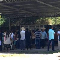 Personal de Gobernación se reúne con desplazados de Zirándaro, Guerrero