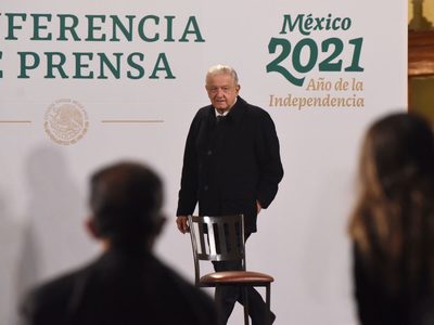 La clase media va molesta a vacunarse; la gente humilde agradece: AMLO