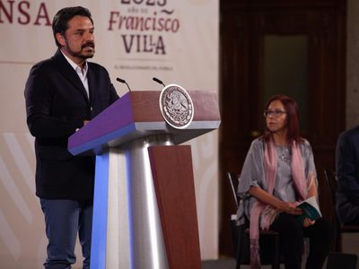 Zoé Robledo presume abasto de medicamentos del 96% en 14 estados