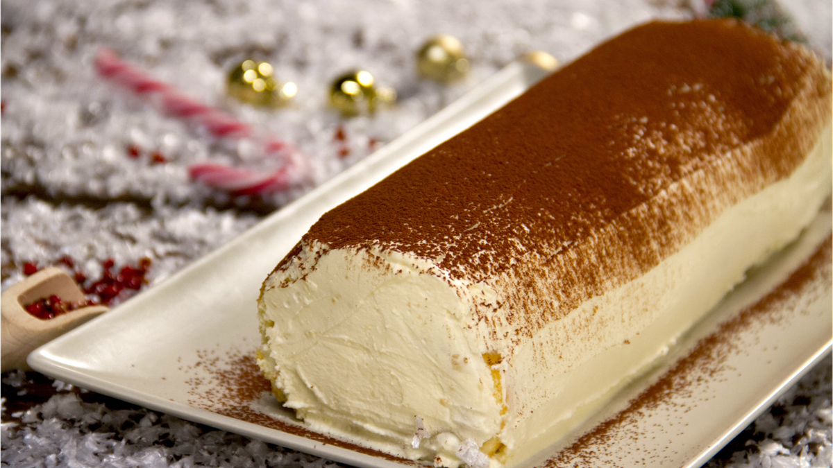 Arrollado de tiramisú. Fuente: (Tastemade)