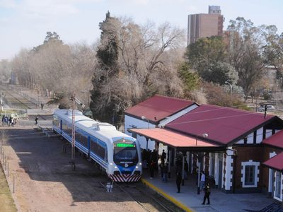 UNCo: Buscan garantizar el pasaje gratis para estudiantes en el Tren del Valle