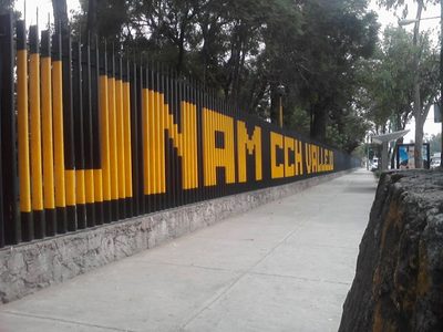 Profesores del CCH Vallejo protestan en Rectoría en rechazo al incremento de 3.4% al salario