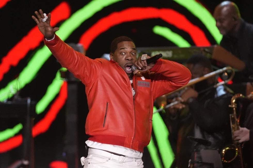Acusan al rapero Busta Rhymes de golpear a un hombre en la cara en Nueva York
