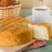 Sencillo y con 3 ingredientes: la receta del mejor bizcochuelo para el mate o la merienda