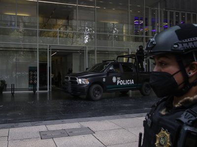 Cateos en Call Centers con prácticas de “Monta deudas” dejan 27 detenidos y 300 celulares asegurados