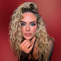 Desde Río de Janeiro, Emilia Attías sorprendió con el microbikini de moda más pequeño de todos