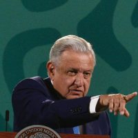 AMLO pide a la FGR que investigue el espionaje de los gobiernos estatales